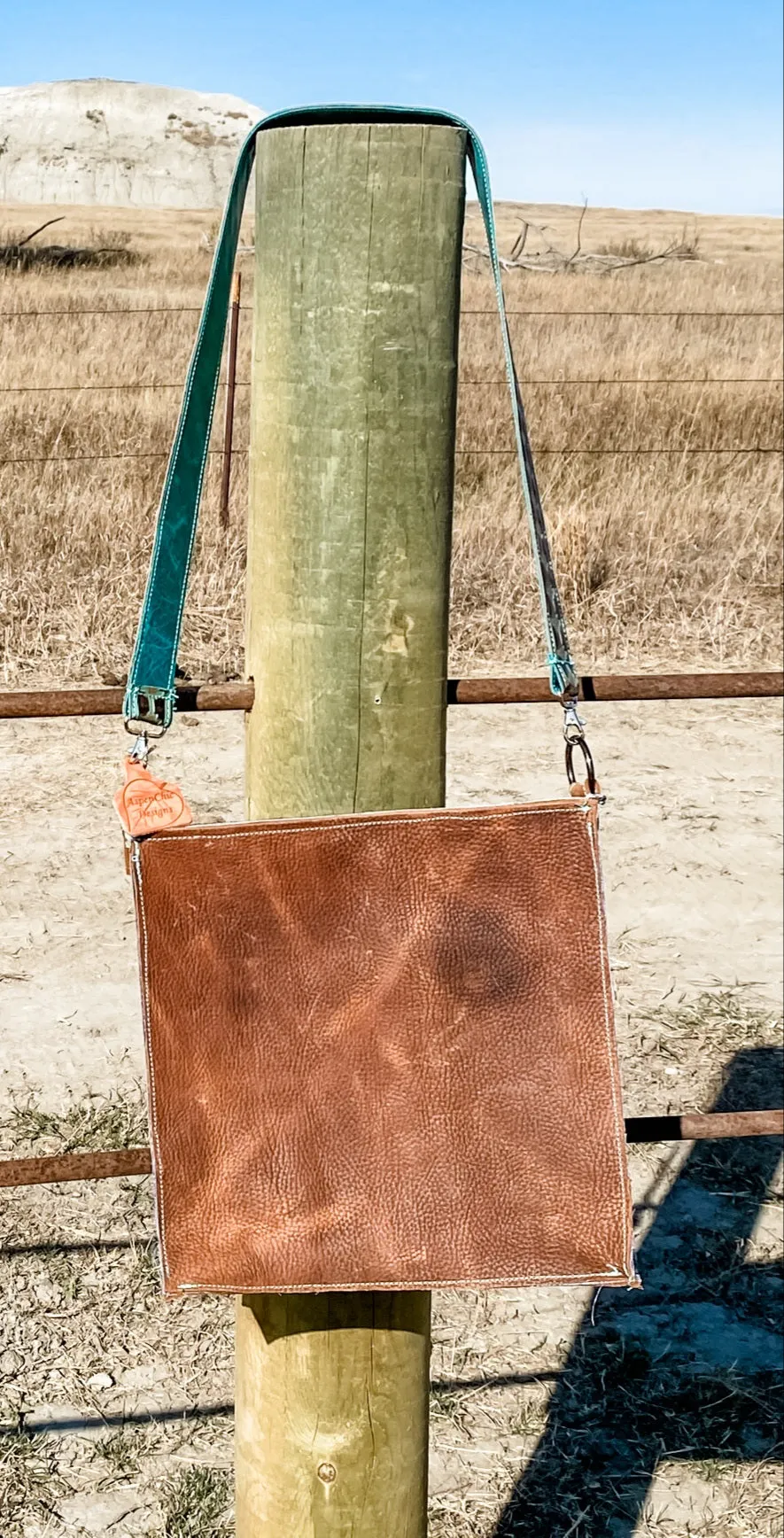 Brittany Messenger Tote