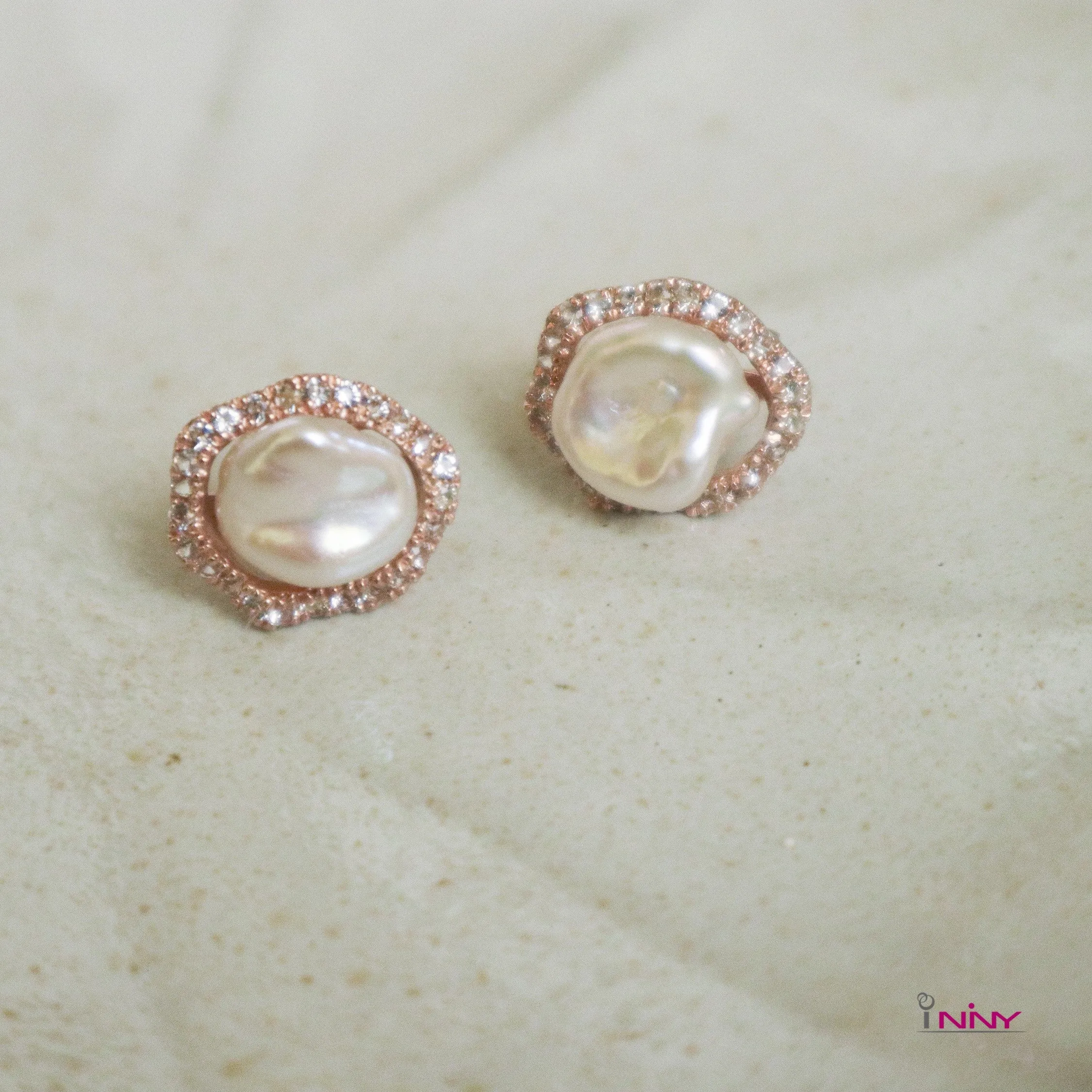 Fresh Pearl with White Sapphire