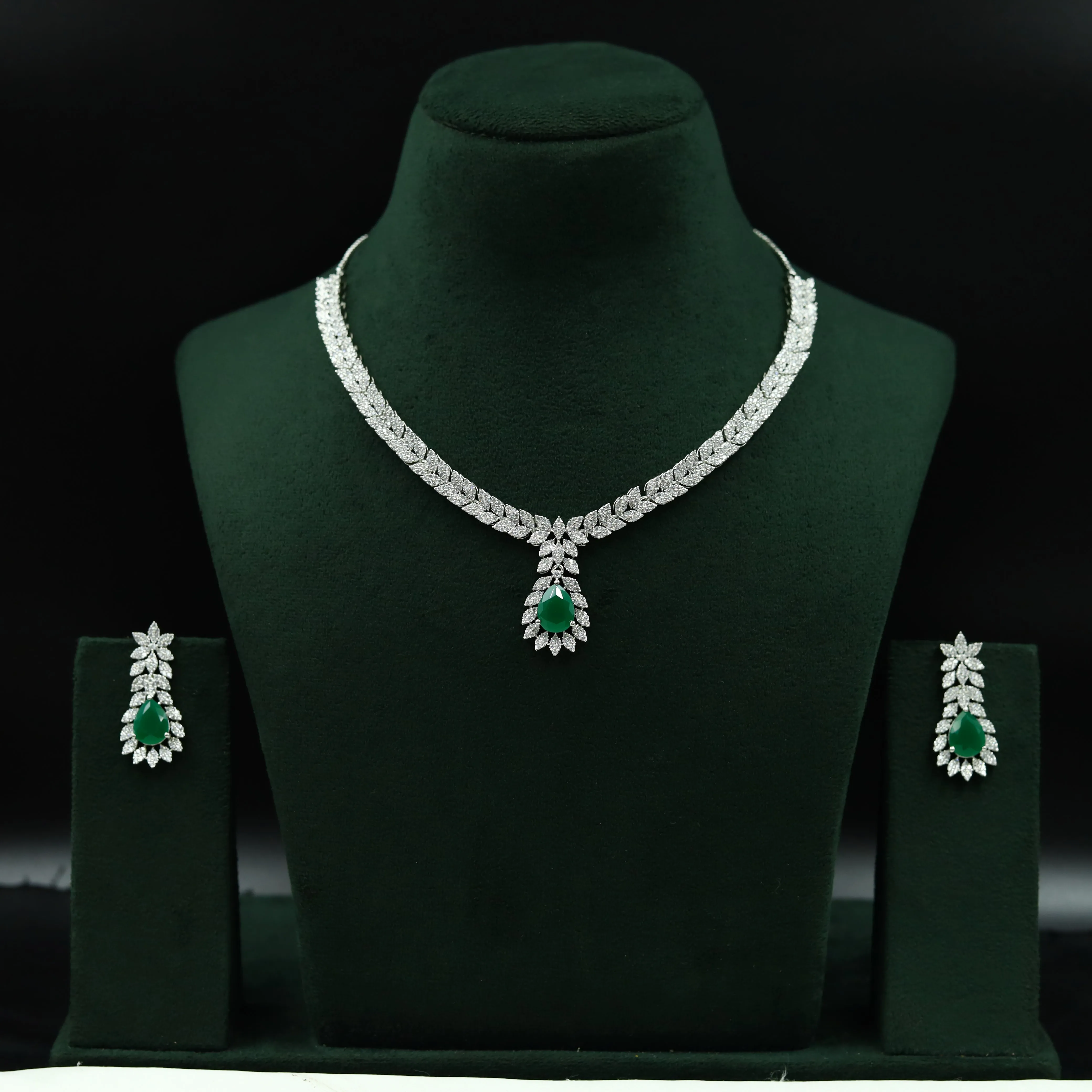 Round Neck Zircon/AD Necklace Set 10806-69