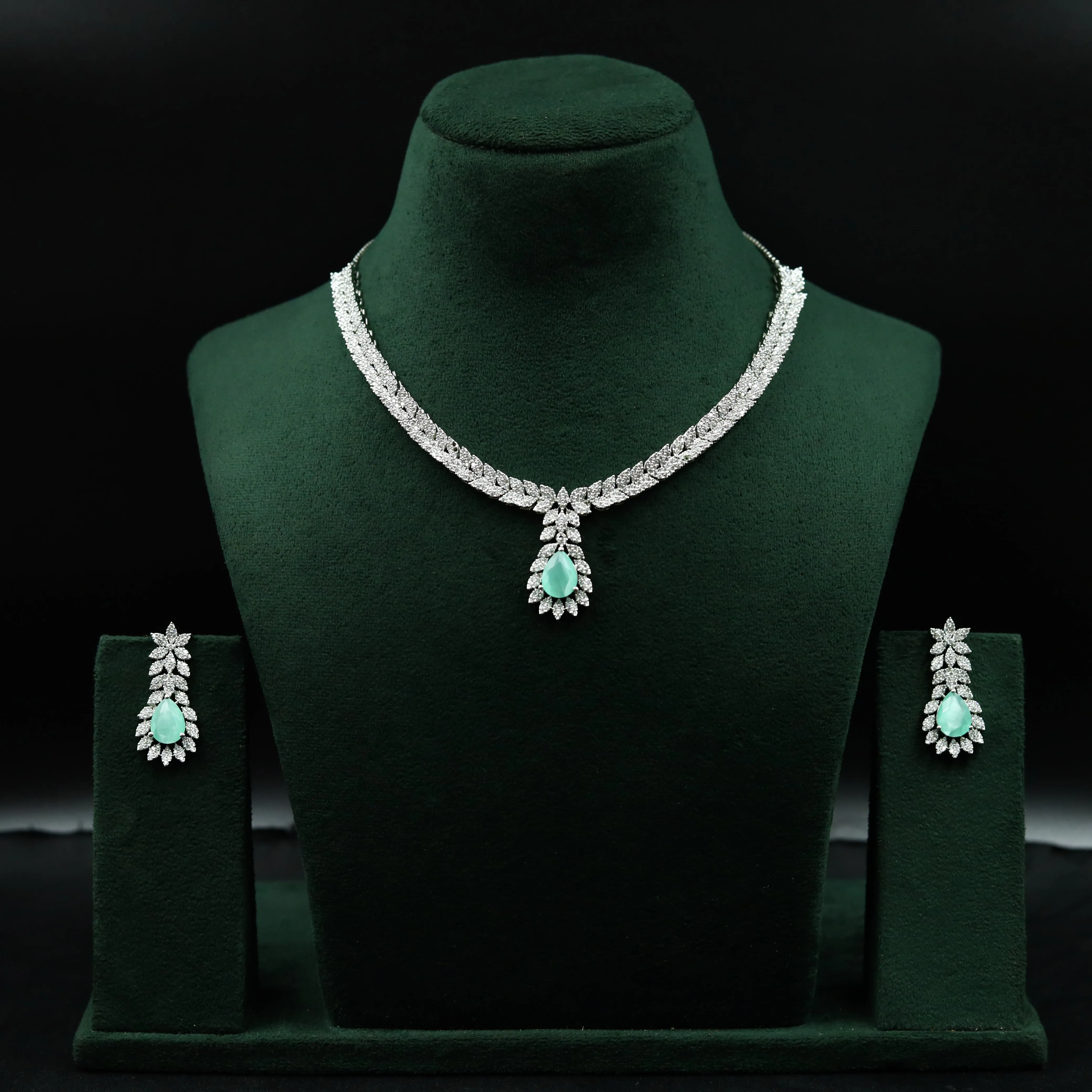 Round Neck Zircon/AD Necklace Set 10806-69