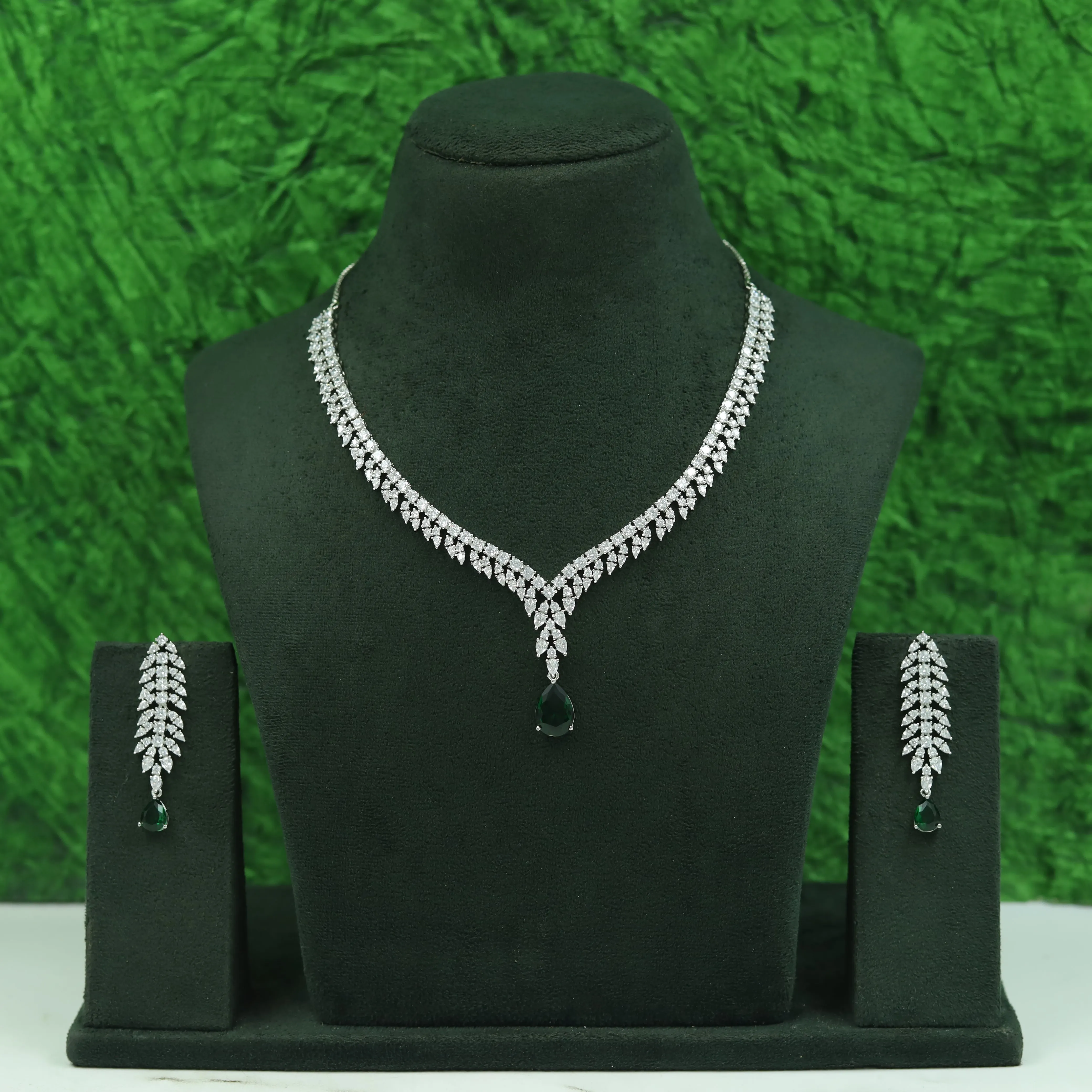 Round Neck Zircon/AD Necklace Set 16912-08