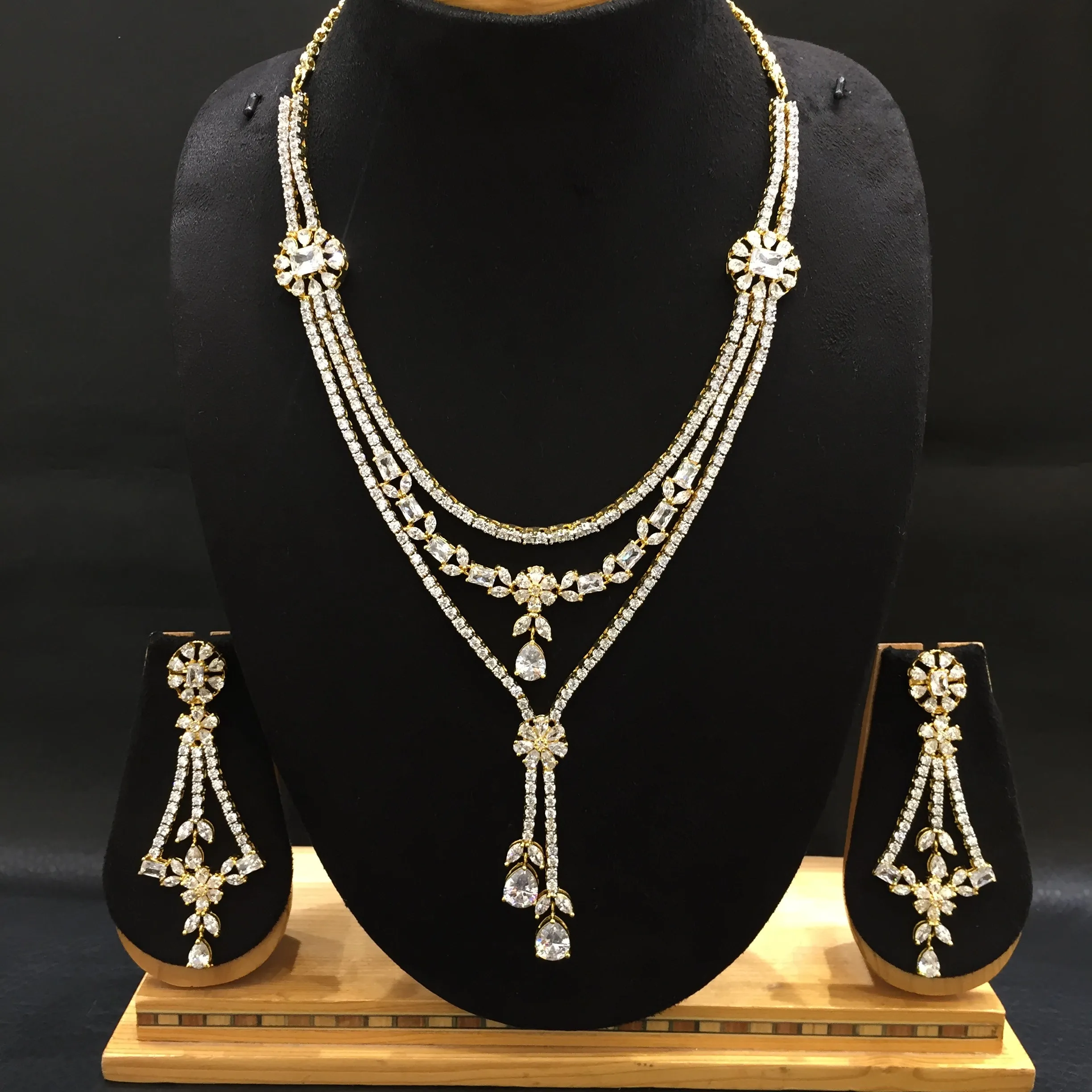 White Zircon/AD Necklace Set
