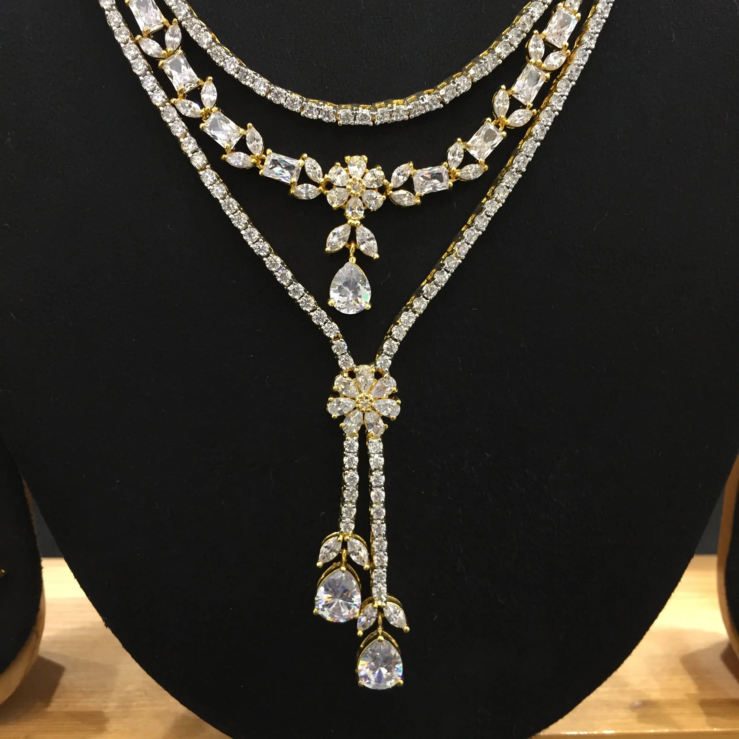 White Zircon/AD Necklace Set