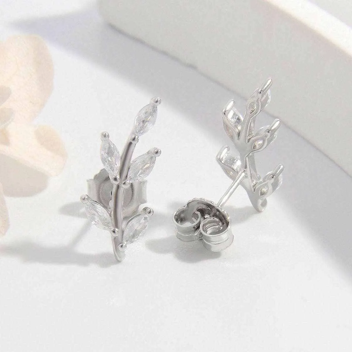 Zircon leaf earrings in silver
